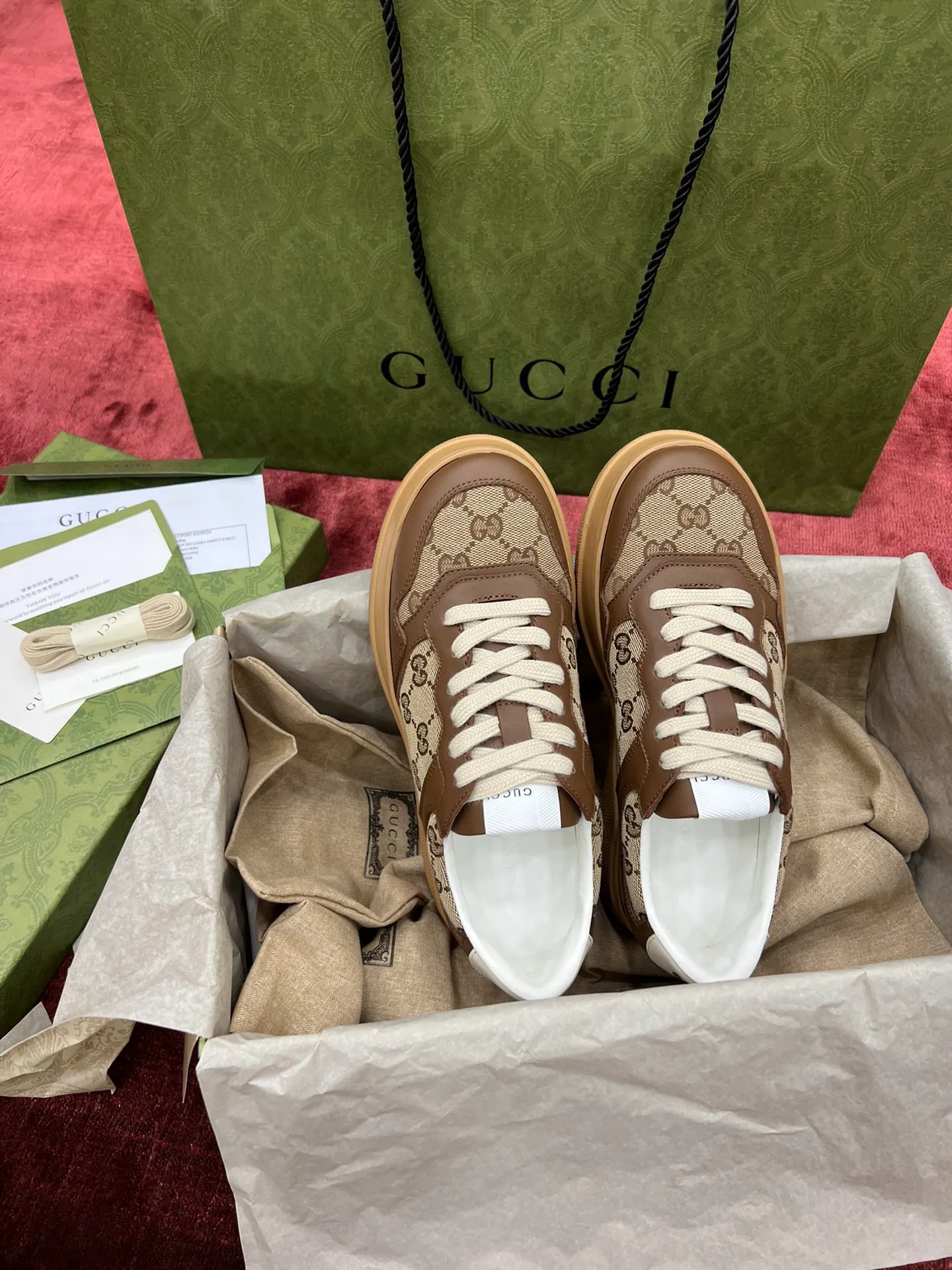 👟👟Ex-factory price 480👟👟 Gucc*i~~New upgraded version, original original color @GG couple's thick-soled shoes...biscuit shoes...white shoes...sneakers...flat shoes...catwalk style: celebrities, Internet celebrities, Xiaohongshu, etc. will definitely plant grass and call❤ Original customized cowhide fabric (classic old floral fabric, perforation, embossing process), the original bottom has a big logo, and there is a GG on the heel Logo, 5cm thick sole, classic Gucci webbing... Women's size 35-40, men's size 39-44